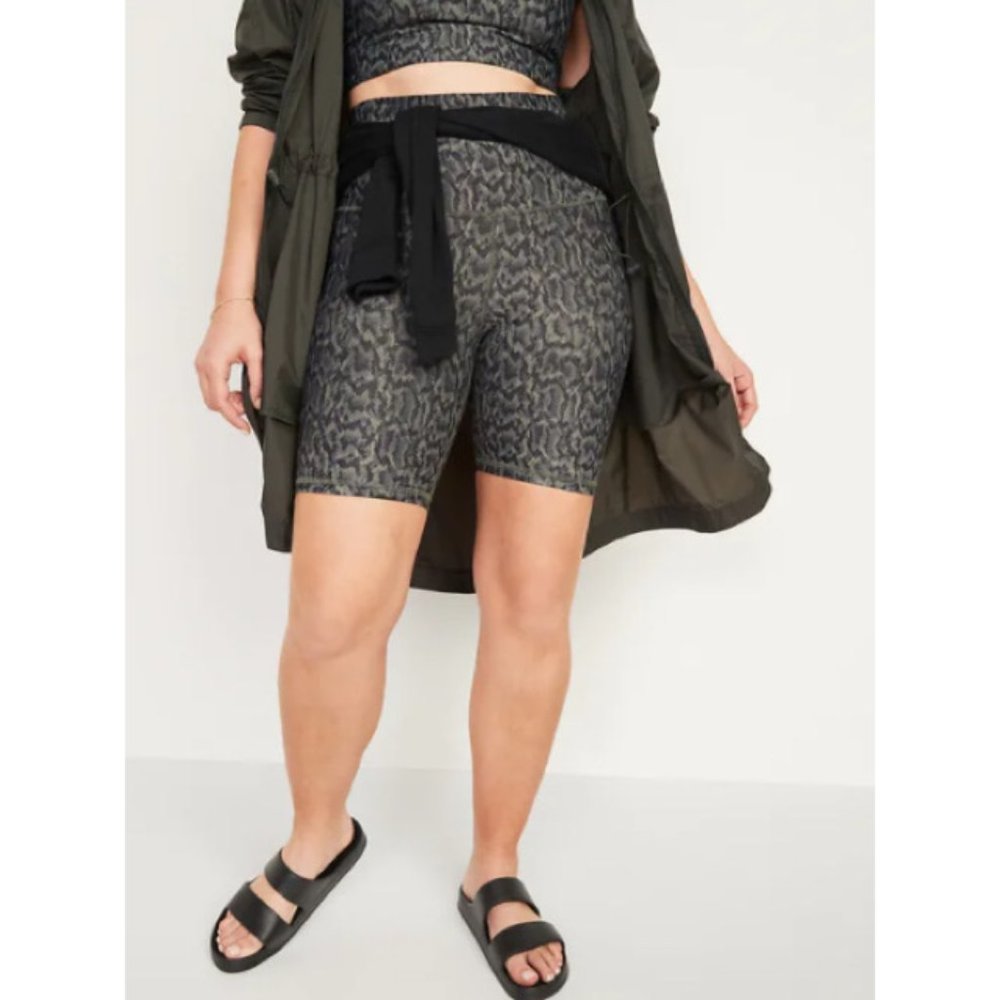 NWOT Old Navy BLACK Extra High-Waisted 8in. Biker Shorts